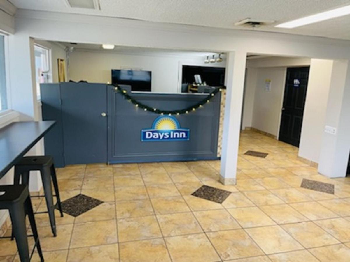 Days Inn And Suites By Wyndham פורט הורון מראה חיצוני תמונה