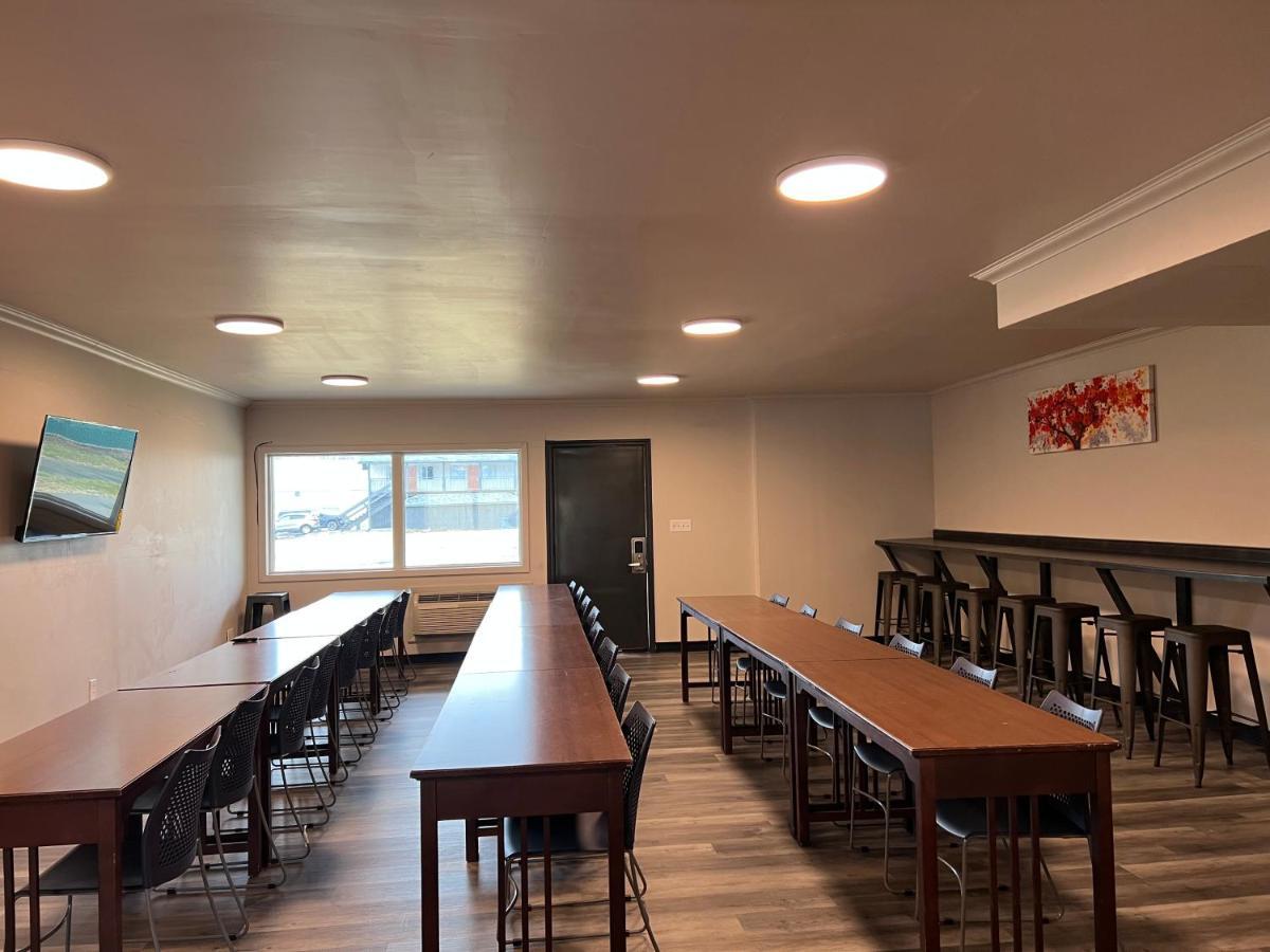 Days Inn And Suites By Wyndham פורט הורון מראה חיצוני תמונה