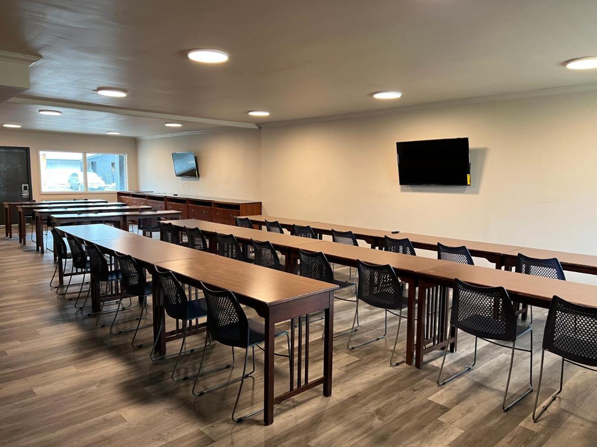 Days Inn And Suites By Wyndham פורט הורון מראה חיצוני תמונה