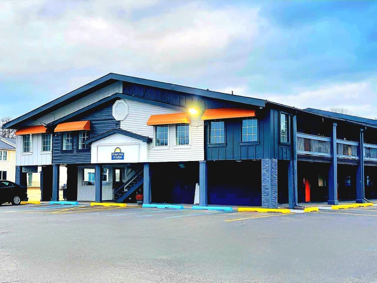 Days Inn And Suites By Wyndham פורט הורון מראה חיצוני תמונה