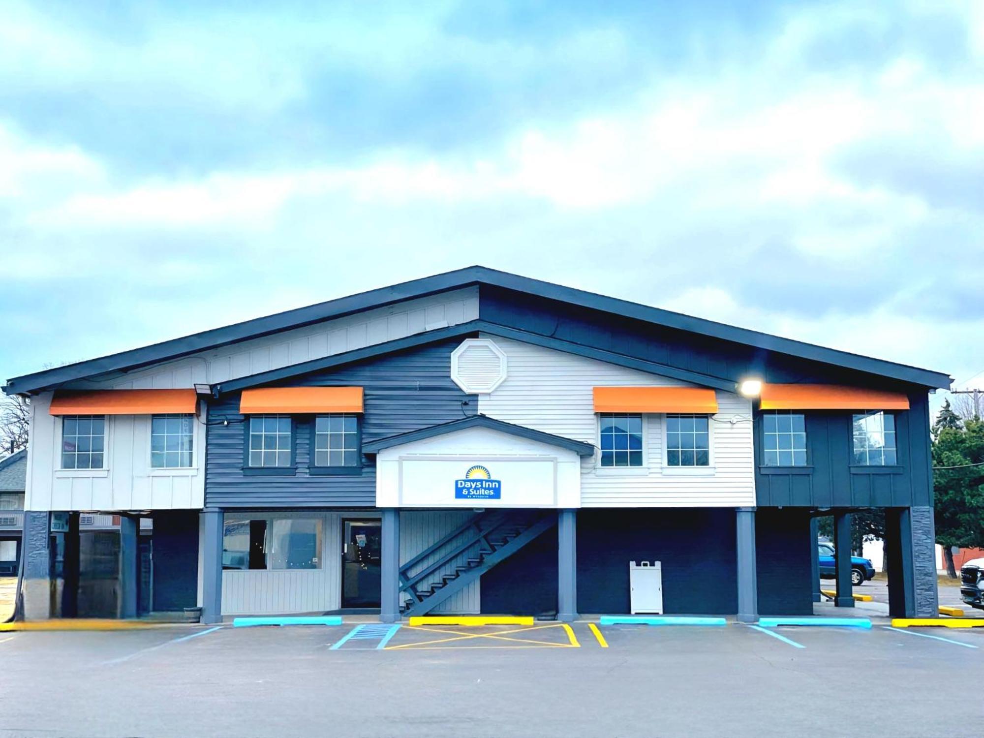 Days Inn And Suites By Wyndham פורט הורון מראה חיצוני תמונה