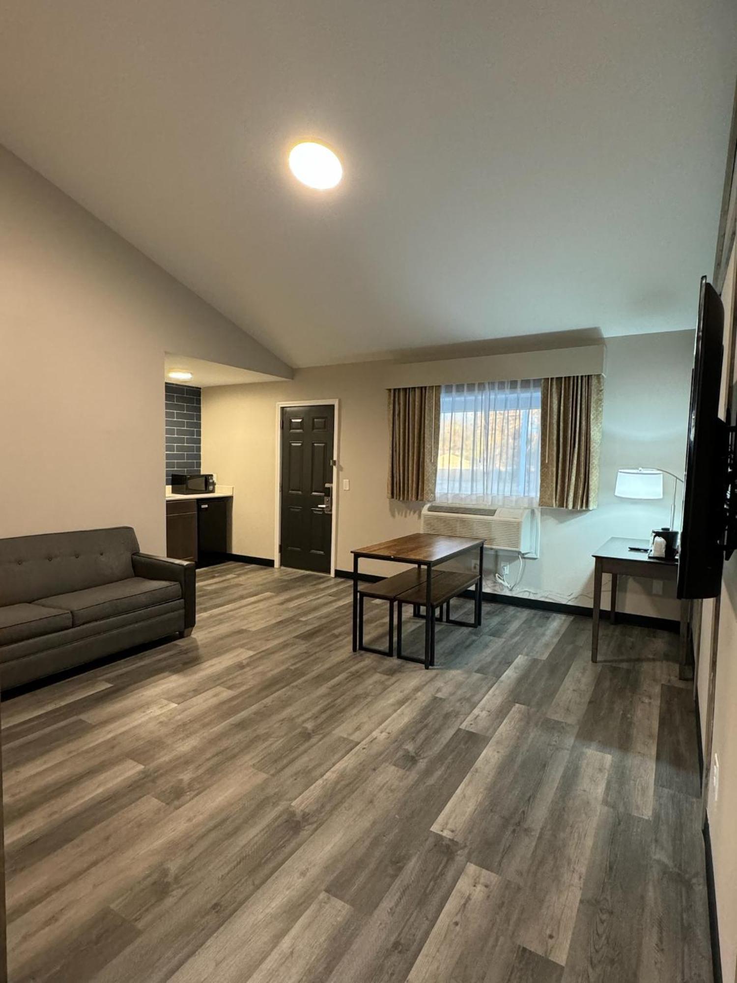 Days Inn And Suites By Wyndham פורט הורון מראה חיצוני תמונה