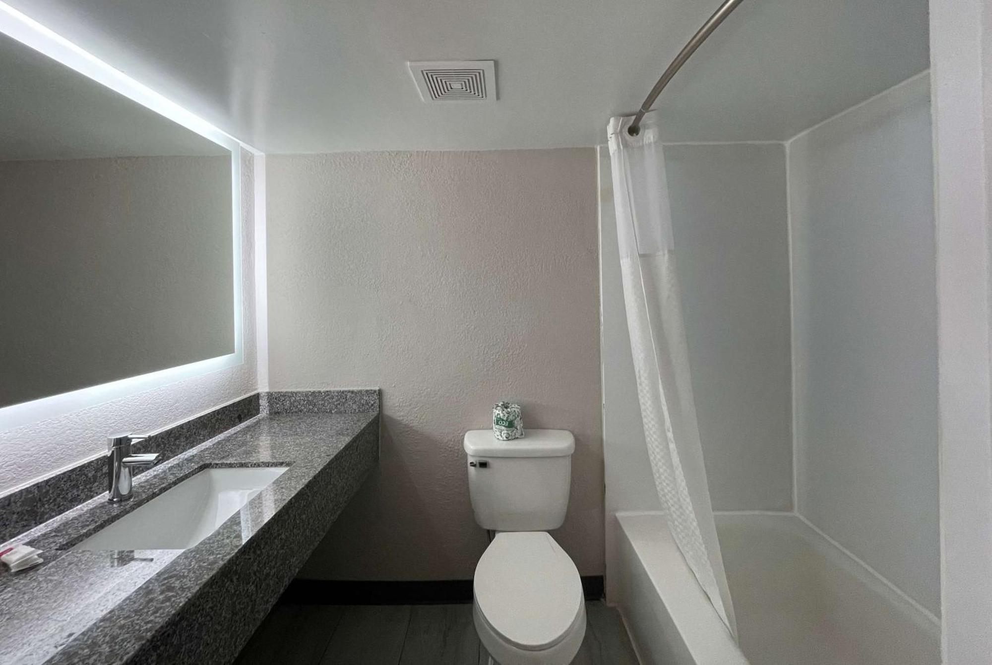 Days Inn And Suites By Wyndham פורט הורון מראה חיצוני תמונה