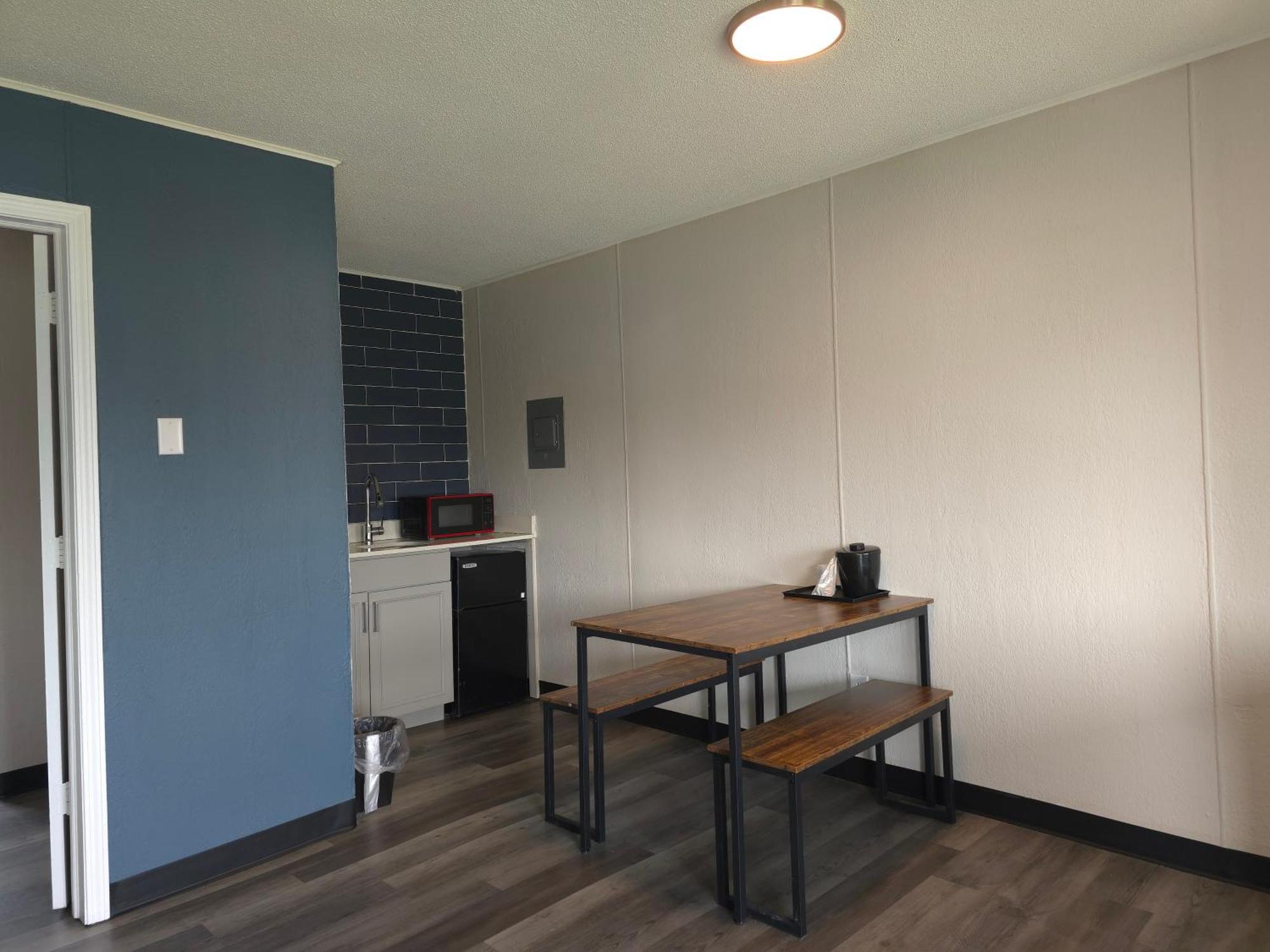 Days Inn And Suites By Wyndham פורט הורון מראה חיצוני תמונה