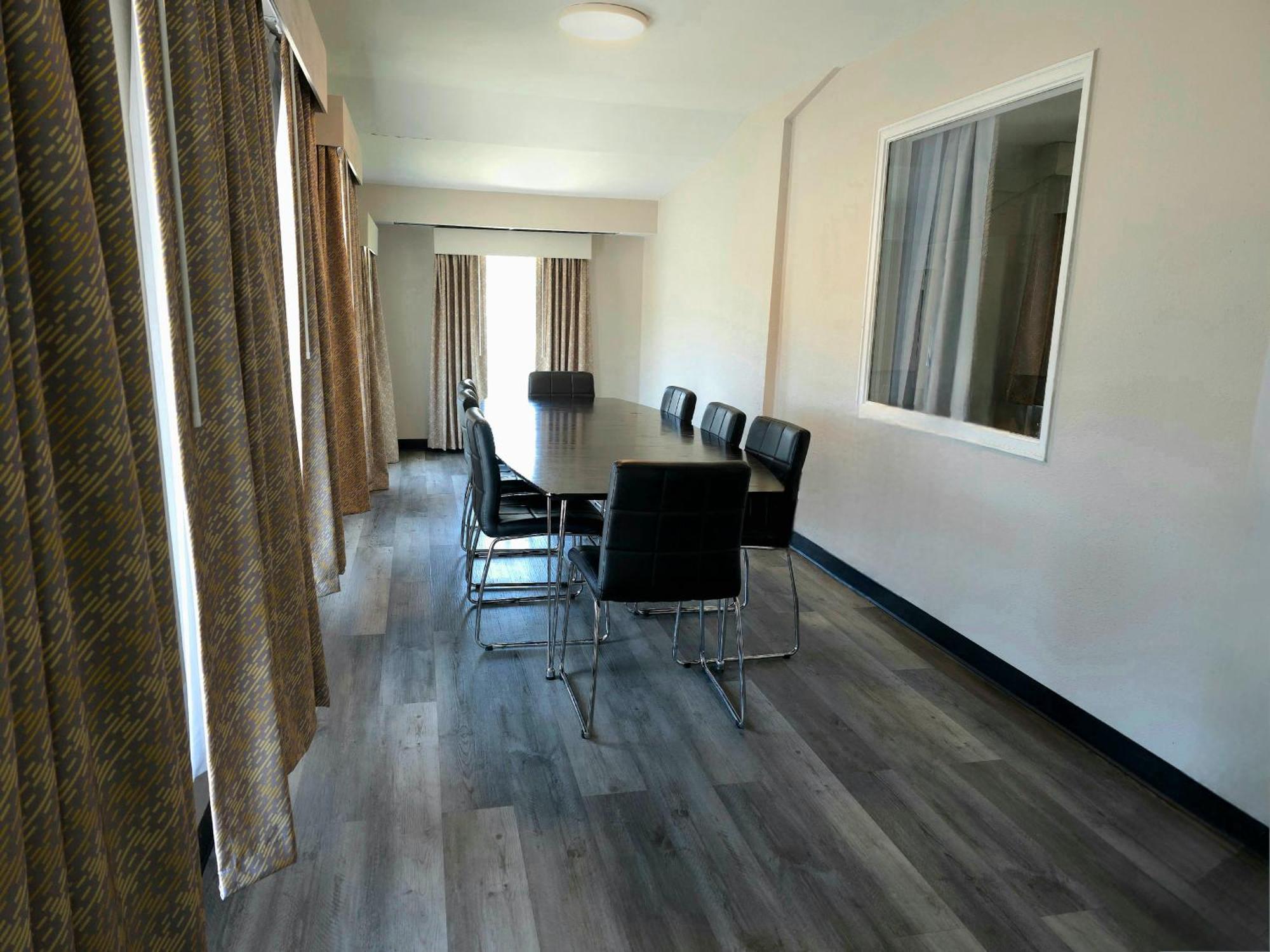 Days Inn And Suites By Wyndham פורט הורון מראה חיצוני תמונה