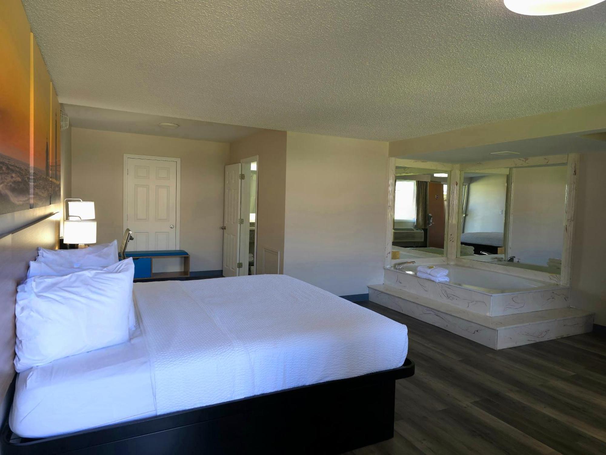 Days Inn And Suites By Wyndham פורט הורון מראה חיצוני תמונה