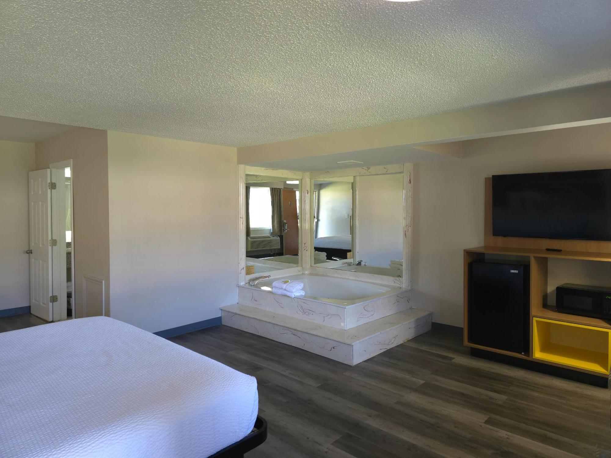 Days Inn And Suites By Wyndham פורט הורון מראה חיצוני תמונה